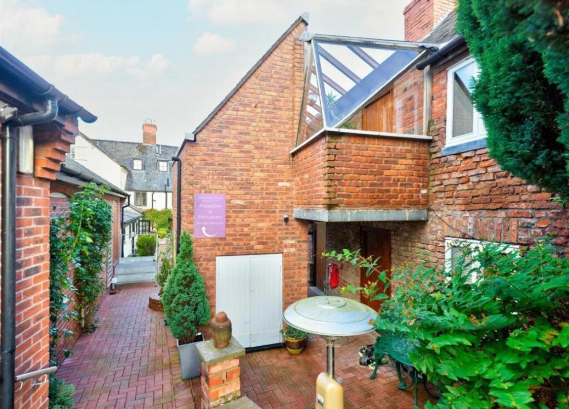 Sebastians Hotel Oswestry Exterior foto